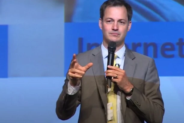 SIGNAL BIRAČA BIO JE JASAN: Premijer u suzama najavio OSTAVKU (VIDEO)