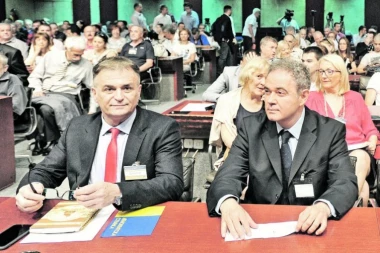 LETI PERJE U DS! Lečić opleo po Lutovcu: On je histerični mali Neron