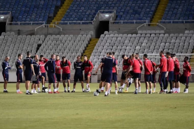 (FOTO) ZVEZDA OSETILA TEREN NA KIPRU: Gde god da se igra cilj je isti!