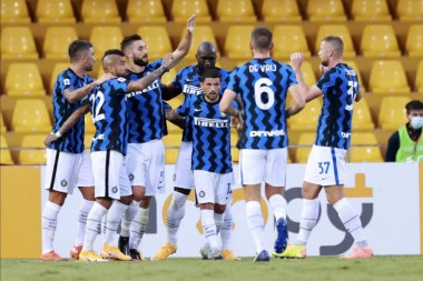 NOVI UDARAC ZA INTER: Konte čupa kosu sa glave - još dva pozitivna na koronu!