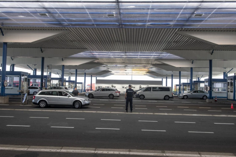 NIKAD SKUPLJE PATIKE! Šokantna zaplena srpskih carinika! (FOTO)