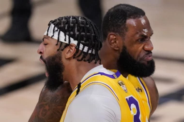 LEBRON NA IGLAMA: Entoni Dejvis PRED POTPISOM!