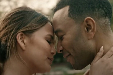 ŠTA SE DESILO SA LICEM JEDNE OD NAJLEPŠIH ŽENA SVETA? Izgleda neprepoznatljivo, ŠTA JOJ BI?!