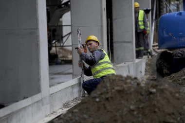 NEMAČKA U OZBILJNOM PROBLEMU! Fali joj 400.000 radnika! ŠILE TRAŽI DA SE HITNO DOZVOLI ULAZAK STRANACA U ZEMLJU!