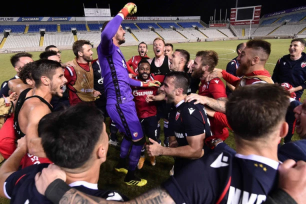 (VIDEO) FEŠTA U NIKOZIJI: Igrači Zvezde znali kako da proslave ulazak u Ligu Evrope