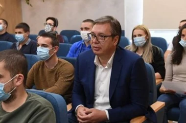 UČENJE JE NAJVAŽNIJE! Vučić od danas zvanično počeo da studira