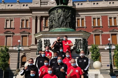 SPEKTAKULARAN POČETAK ARENE FIGHT: Obračun "večitih" na Trgu Republike!