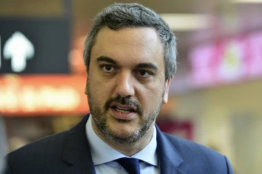 PREDSEDNIK PRIVREDNE KOMORE SRBIJE DO SITNIH SATI U KAFANI: Čadež lumpovao i kršio sve mere!