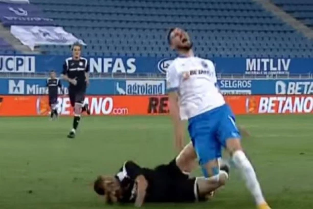 (UZNEMIRUJUĆI VIDEO) RAZVALIO MU NOGU: Reprezentativac BiH ostao bez nje, morali su da je seku...