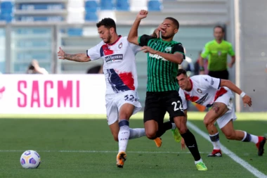 (VIDEO) SASUOLO PREGAZIO KROTONE: Gosti se držali dok je Vulić bio u igri, Đuričić dirigovao napadima domaćina svih 90 minuta