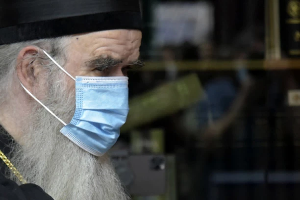 AMFILOHIJE PREBAČEN U BOLNICU: Temperatura mu ne spada, testiran na koronu!