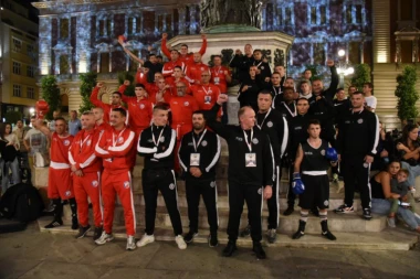 (VIDEO, FOTO) VEČITI DERBI U SRCU BEOGRADA: Održan bokserski spektakl na koji se čekalo 26 godina