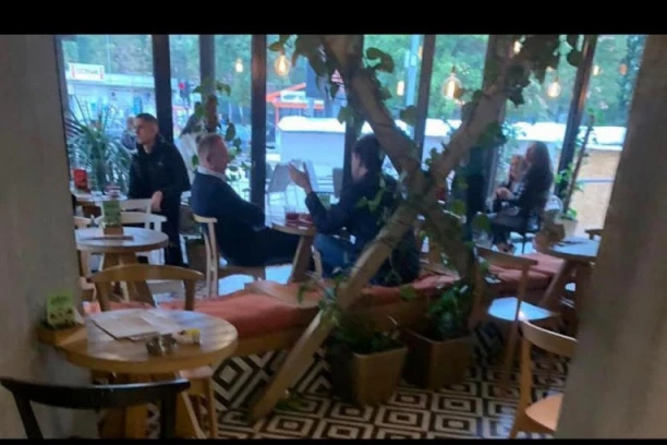 (FOTO) Đilas susretom sa Nikolom Jovanovićem, koji promoviše na svom portalu, potvrdio:  Sve što Jovanović misli o Mariniki i Jeremiću, mislim i ja!