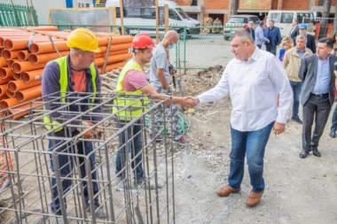 GRČIĆ OBIŠAO GRADILIŠTE "ZLATIBOR 1": Trafostanica za 21. vek