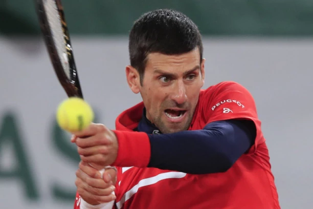 MAGIJOM DO ČETVRTFINALA I REKORDA: Đoković PLESAO po terenu i ODUVAO Rusa u Parizu!