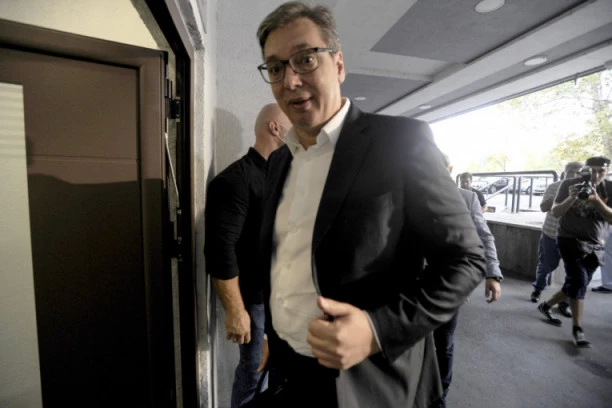 Završena sednica predsedništva SNS: Vučić u 20 časova objavljuje ime mandatara za sastav nove vlade