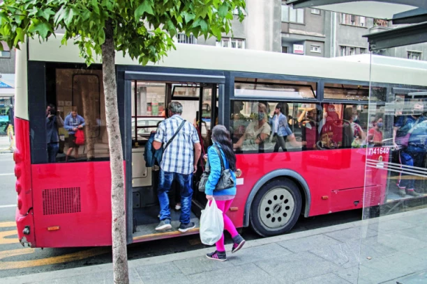 Ženi RAZBIJENA GLAVA! Žestoka tuča u gradskom prevozu u Beogradu!