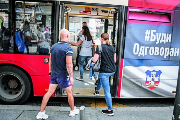 VIŠE PUTA OSUĐIVANI PEDOFIL NAPAO DEVOJKU USRED GRADSKOG AUTOBUSA U BEOGRADU! Dvojica ga držala do dolaska policije!
