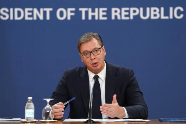 Vučić i Radman u  Novom Sadu: Kuća bana Jelačića predaje se HNV-u