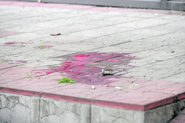 PETOGODIŠNI DEČAK, IZBEGLICA IZ AVGANISTANA, POGUNUO U ENGLESKOJ! Pao sa prozora hotela!