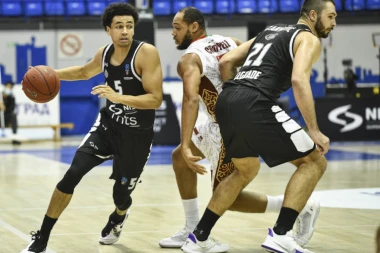 (VIDEO, FOTO) "PARNI VALJAK" SE UPALIO U DRUGOM POLUVREMENU: Sjajni Tomas i Mekintajer, Partizan POTOPIO Veneciju!