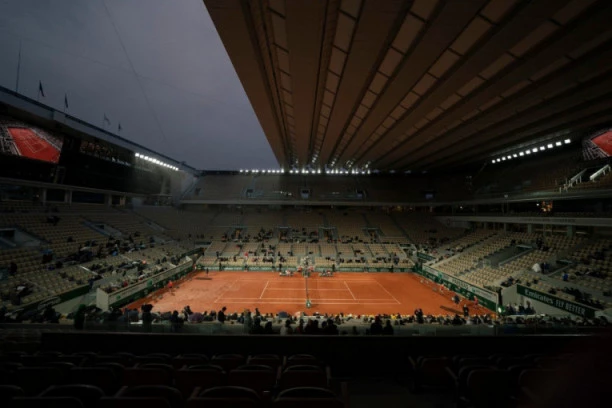 U PARIZU NIŠTA NOVO: Još jedna SENZACIJA na Rolan Garosu