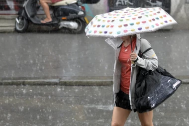 SKLANJAJTE SE SA ULICE! Za sat vremena počinje pljusak u Beogradu: Upozorenje RHMZ-a se odnosi i na ostatak Srbije!