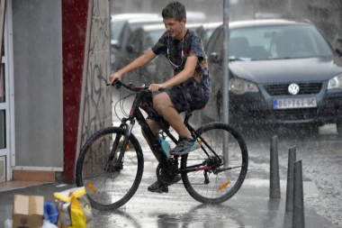 RHMZ IZDAO HITNO UPOZORENJE: Vojvodinu pogodilo nevreme, Subotica pod vodom, ovi delovi zemlje sledeći na udaru