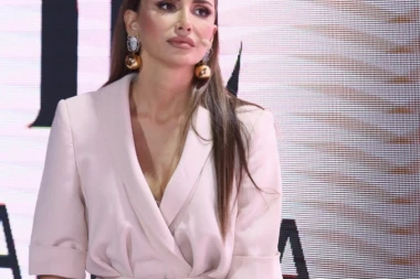 Ovde se oporavlja od korone: Emina sa javnošću podelila zadivljujuće prizore iz svog doma!