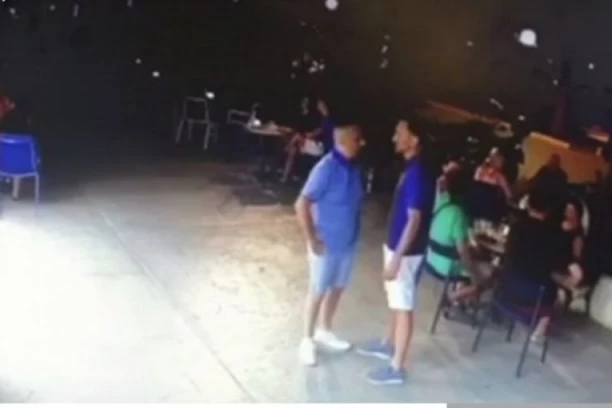 (VIDEO) Pogledajte kako mafijaš tuče gazdu Knez petrola, CG policija sakrila deo gde se vidi sin tužioca