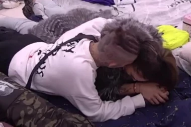 (VIDEO) RAZMENJIVALI NEŽNOSTI: Fran i Mina se osamili, PALI I POLJUPCI