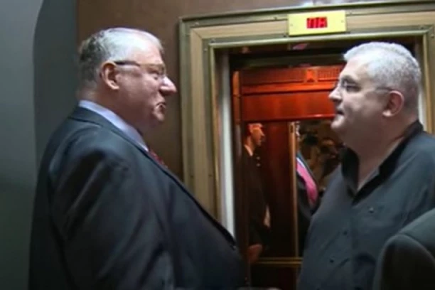 JOŠ JEDAN BISER U RIZNICI: Šešelj napisao knjigu o NENADU ČANKU uz UVREDLJIV NASLOV kako samo on to ume!