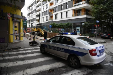 STRAŠNA NESREĆA U CENTRU BEOGRADA: Radnik poginuo, zatrpala ga zemlja!