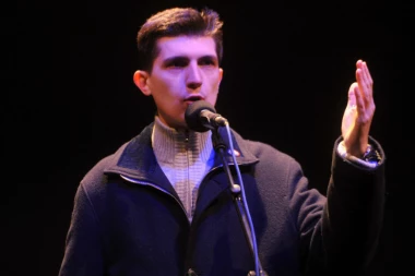 STANARI ZGRADE U ZEMUNU OGORČENI: Obradović iz "Obraza" nas TERORIŠE!