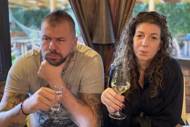 (FOTO) ISPLIVALA STARA USPOMENA SA VENČANJA JANJUŠA I ENE: Nikad viđena fotka do sada, a svi gledaju samo u OVO I NE TREPĆU!