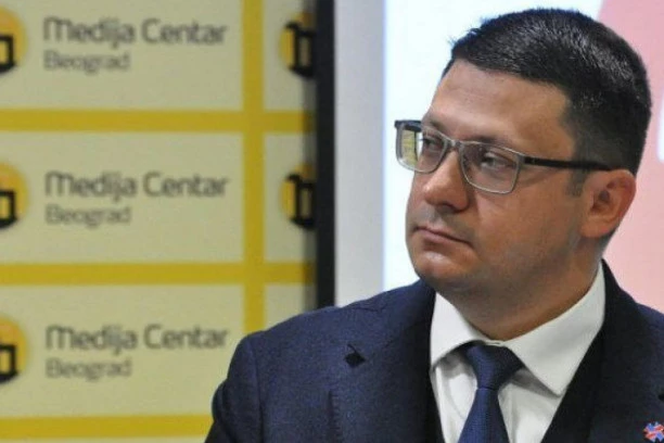 U ČIJEM INTERESU RADI NARODNA STRANKA?! Aleksandar Đurđev: "Napadi na Vučevića neosnovani - on pokušava da sačuva mir za Srbe na Kosmetu!"