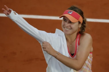 VEĆ JE PROGLAŠAVAJU ŠAMPIONOM: Kenin SRUŠILA san Kvitove i plasirala se u finale RG!