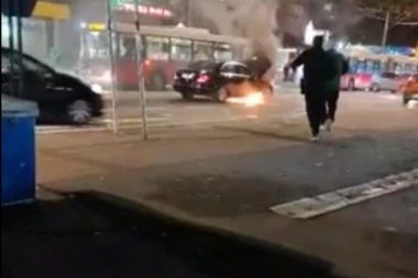 (VIDEO) BUKTINJA NA PUTU! Zapalio se automobil na Banovom brdu!