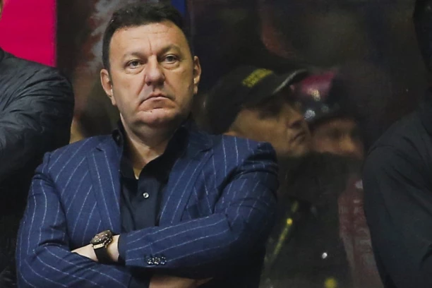 PREDSEDNIK BUDUĆNOSTI PRETIO SUDIJAMA NA POLUVREMENU MEČA SA PARTIZANOM! Skandalčina u najavi na Jadranu!