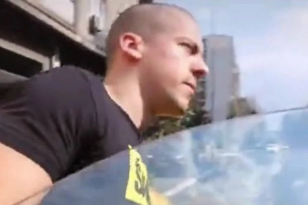 Skandal u centru Beograda: Baka Prase ostao bez Lambordžinija, a za sve je kriva ONA!