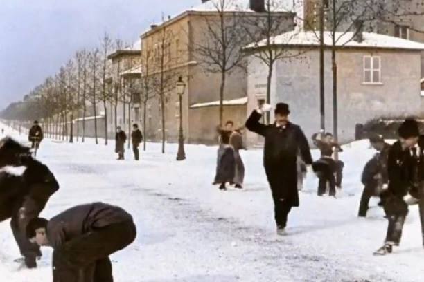 (VIDEO) Za sreću im je bilo potrebno tako malo: Kolorizovan snimak iz 1896.godine mnoge je ostavio bez TEKSTA