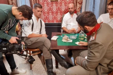 Uniforma mu stoji kao salivena: Pagonis igra kapetana kockara!