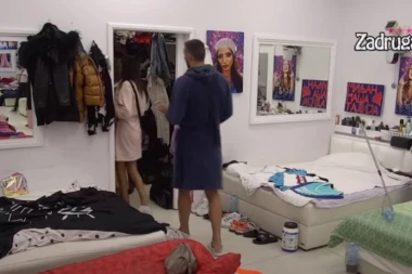 (VIDEO) GAĐALA GA FLAŠOM, TOMOVIĆ PAO OD UDARCA! Moja majka večeras plače - NASTAO HAOS U HOTELSKOJ SOBI!