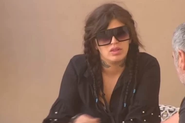 Zadovoljala muškarca u automobilu: Pojavio se po*no snimak učesnice Zadruge!