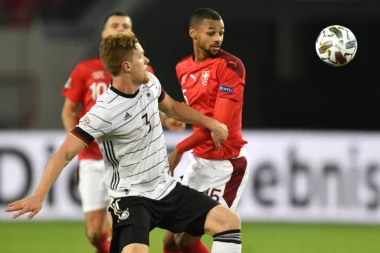 ATOMSKI FUDBAL U KELNU: Remi Nemačke i Švajcarske - Ukrajinci srušili Špance!