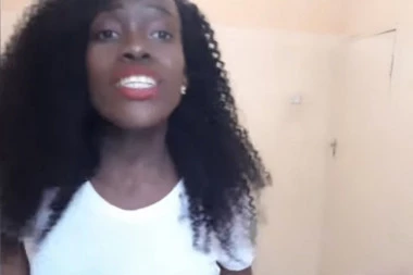 (VIDEO) SINI JARKO SUNCE SA KOSOVA! Naježićete se: Ovako Afrikanka peva čuvenu pesmu!