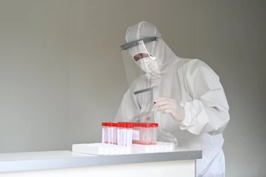 ANALNO TESTIRANJE: Pri ulasku u zemlju obavezan rektalni bris?!