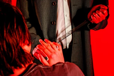 STRAVA I UŽAS! Poznati glumac i režiser uhapšen zbog silovanja dečaka!