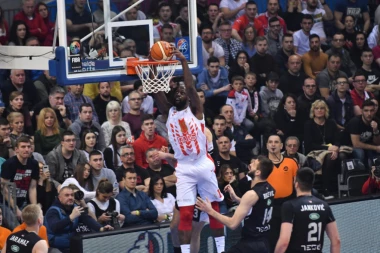 BOMBETINA: Džejms Gist POTPISUJE!