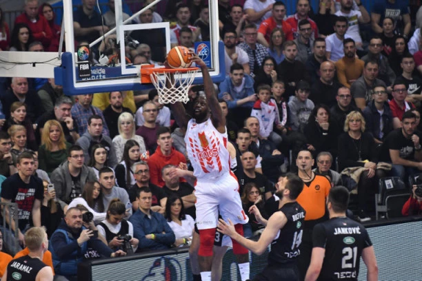 BOMBETINA: Džejms Gist POTPISUJE!